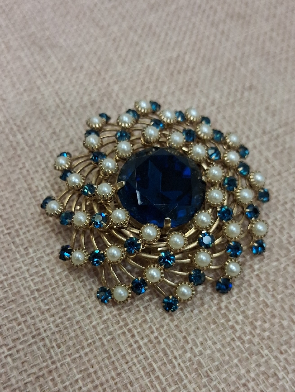 Blue Crystal Pearl Cluster Brooch Gold Tone Statement Pin Costume OS - Picture 2 of 5